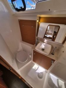 bath, Dufour 390, sailboat for sale