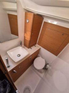 bath, Dufour 390, sailboat for sale