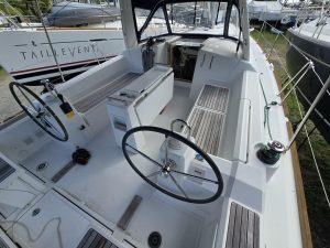 helm, Beneteau 381, sailboat for sale