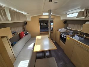 salon, Beneteau 381, sailboat for sale