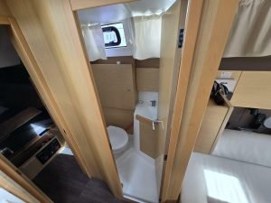 bath, Beneteau 381, sailboat for sale