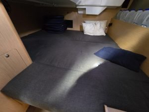 bed, Beneteau 381, sailboat for sale