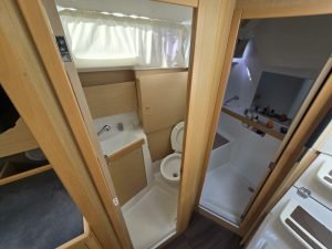 bath, Beneteau 381, sailboat for sale
