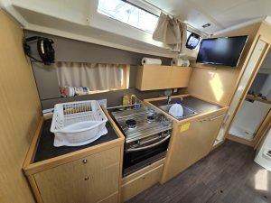 interior, Beneteau 381, sailboat for sale
