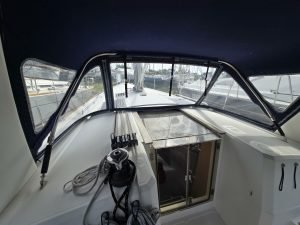 helm, Beneteau 381, sailboat for sale