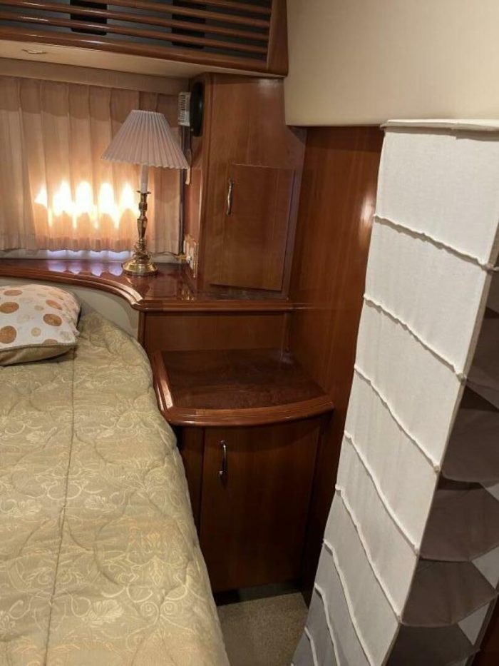 bed, Carver 396, trawler for sale