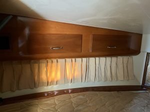 bed, Carver 396, trawler for sale