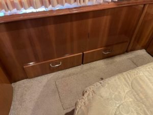 bed, Carver 396, trawler for sale