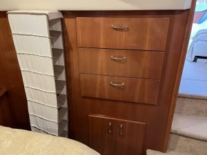 bed, Carver 396, trawler for sale