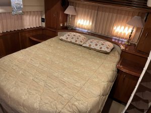bed, Carver 396, trawler for sale