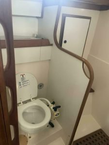 bath, Freedom 45, sailboat for sale