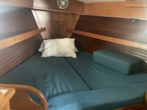 bed, Freedom 45, sailboat for sale