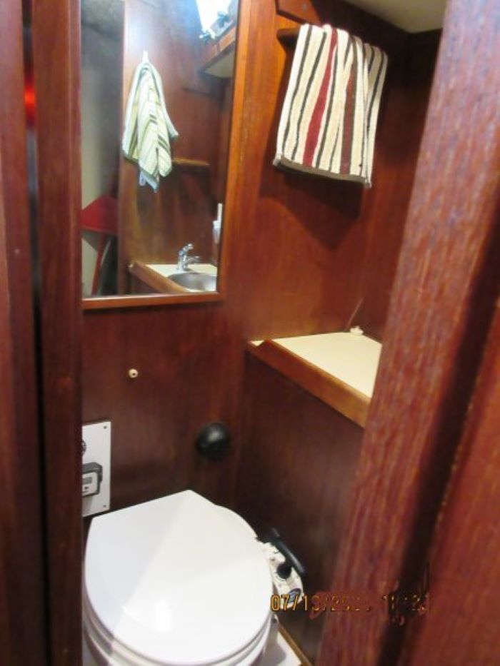 bath, Valiant 47, sailboat for sale