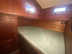 bed, Valiant 47, sailboat for sale