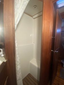 bath, Valiant 47, sailboat for sale