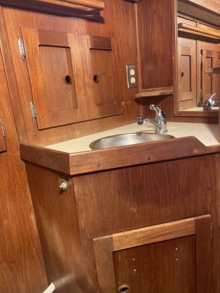 bath, Valiant 47, sailboat for sale