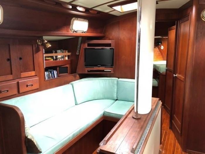 salon, Valiant 47, sailboat for sale