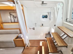 bath, Lagoon 620, catamaran for sale
