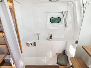 bath, Lagoon 620, catamaran for sale