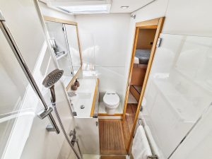 bath, Lagoon 620, catamaran for sale
