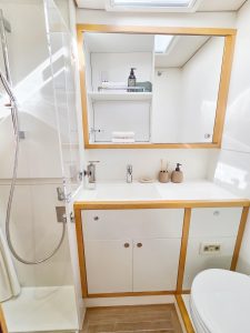 bath, Lagoon 620, catamaran for sale