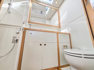 bath, Lagoon 620, catamaran for sale