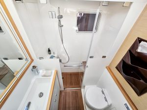 bath, Lagoon 620, catamaran for sale