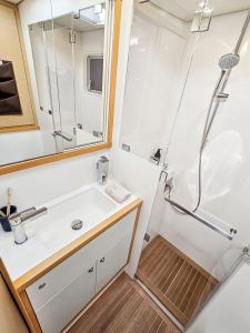 bath, Lagoon 620, catamaran for sale