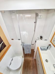 bath, Lagoon 620, catamaran for sale