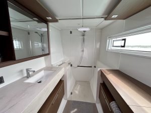 bath, Lagoon 46, catamaran for sale