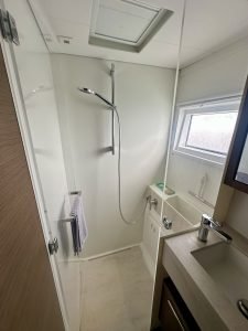bath, Lagoon 46, catamaran for sale