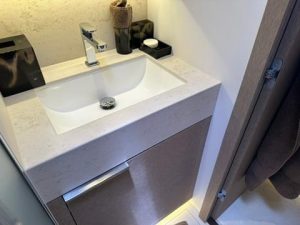 bath, Lagoon Seventy 7, catamaran for sale
