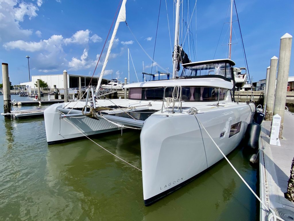 Lagoon 42 Owners Version, catamaran for sale