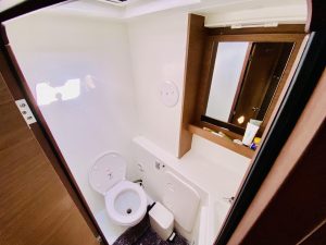 bath, Lagoon 42, catamaran for sale