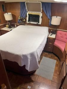 bed, Jefferson 43, trawler for sale