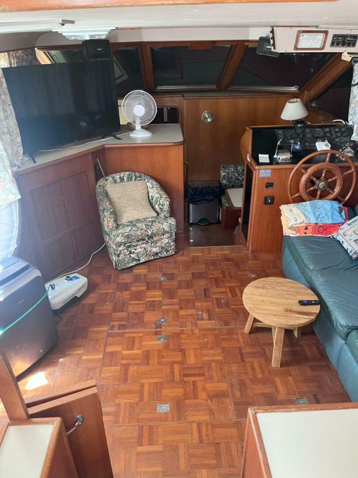 navigation station, Jefferson 43, trawler for sale