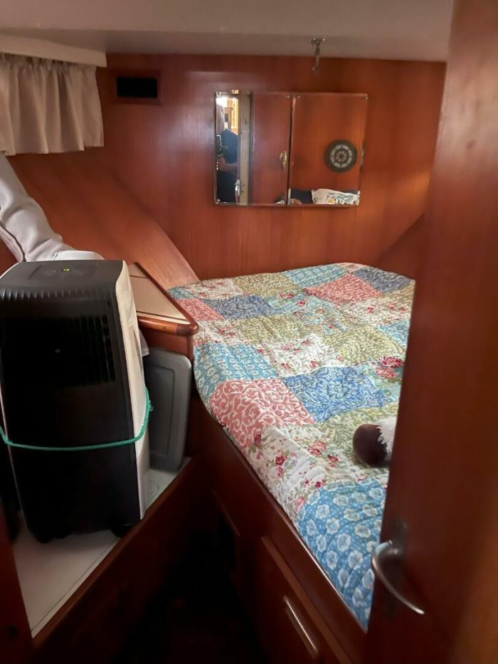 bed, Jefferson 43, trawler for sale