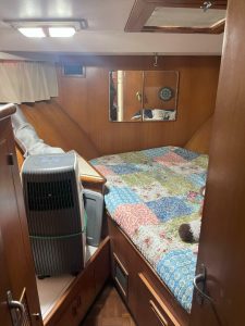 bed, Jefferson 43, trawler for sale