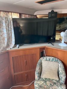 salon, Jefferson 43, trawler for sale