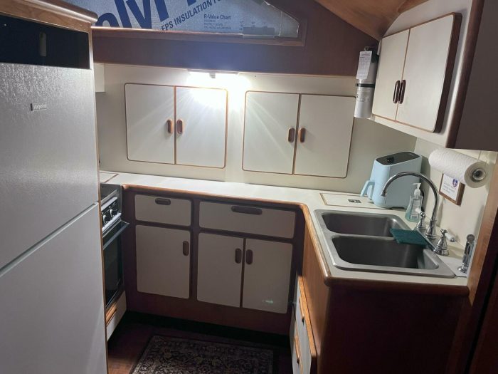 interior, Jefferson 43, trawler for sale