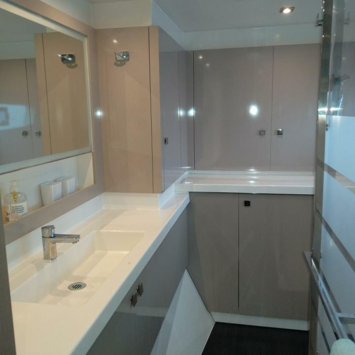 bath, FP 42 Astrea, catamaran for sale