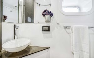 bath, Sunreef 60, catamaran for sale