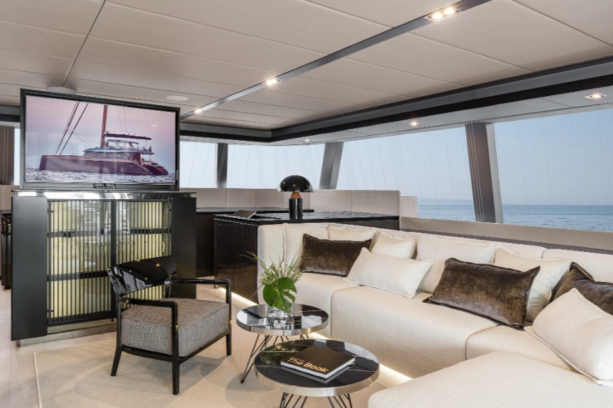 Interior guest cabin aboard the Sunreef 70 Ocean Vibes with a queen berth and joinery detail