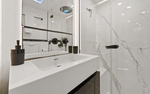 bath, Sunreef 70, catamaran for sale