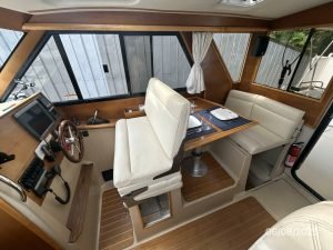 navigation station, Cutwater, trawler for sale