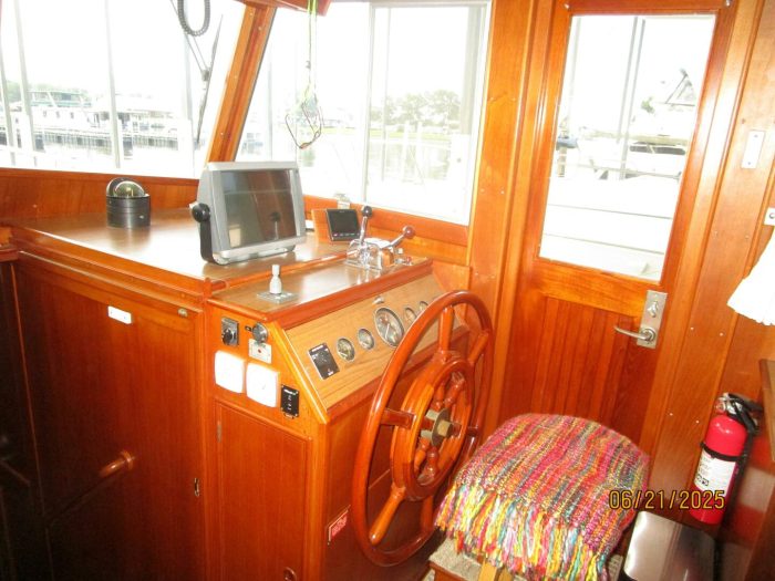navigation station, Grand Banks 36 Europa, trawler for sale