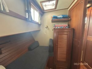 bed, Grand Banks 36 Europa, trawler for sale