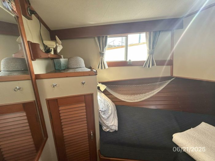 bed, Grand Banks 36 Europa, trawler for sale