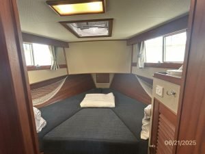 bed, Grand Banks 36 Europa, trawler for sale