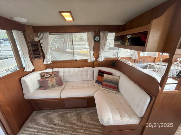 salon, Grand Banks 36 Europa, trawler for sale